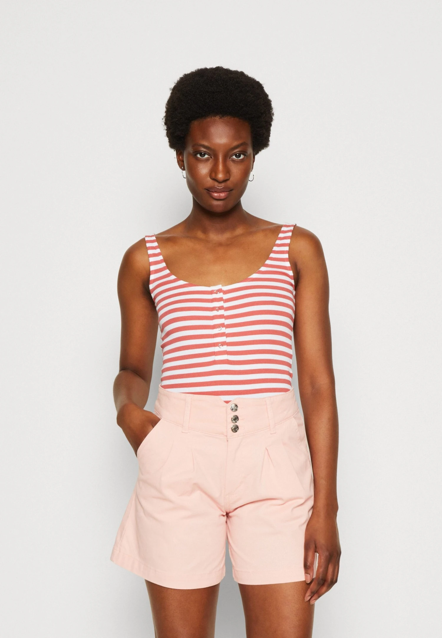 Anna Field Top - White/Red 1 Anna Field Top - White/Red