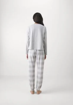 Anna Field SET - Pyjama - Grey 10 Anna Field SET - Pyjama - Grey -Anna Field Winkel 0a7646df52094706b903e21706b7d4e5