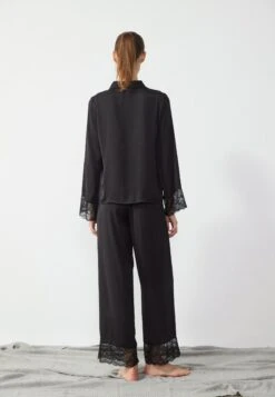 Anna Field SET - Pyjama - Black 9 Anna Field SET - Pyjama - Black -Anna Field Winkel 1301b2f7bb644572b729d6a517c5d484