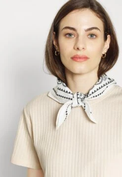 Top Skirt Set - Kokerrok - 003 - Off-White 12 Top Skirt Set - Kokerrok - 003 - Off-White -Anna Field Winkel 17d77307363e48c6bd680b42cdfb7bf7