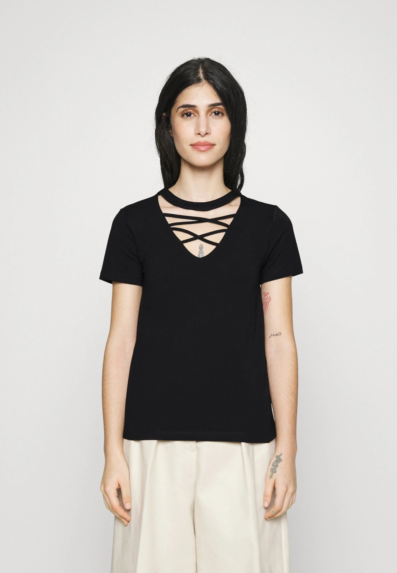 T-Shirt Basic -Black 1 T-Shirt Basic -Black