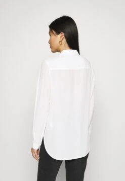 Anna Field Basic Blouse With Front Pockets - Overhemdblouse - Offwhite -Anna Field Winkel 25b2dcdd81114e48bf79bfc23d5bd020
