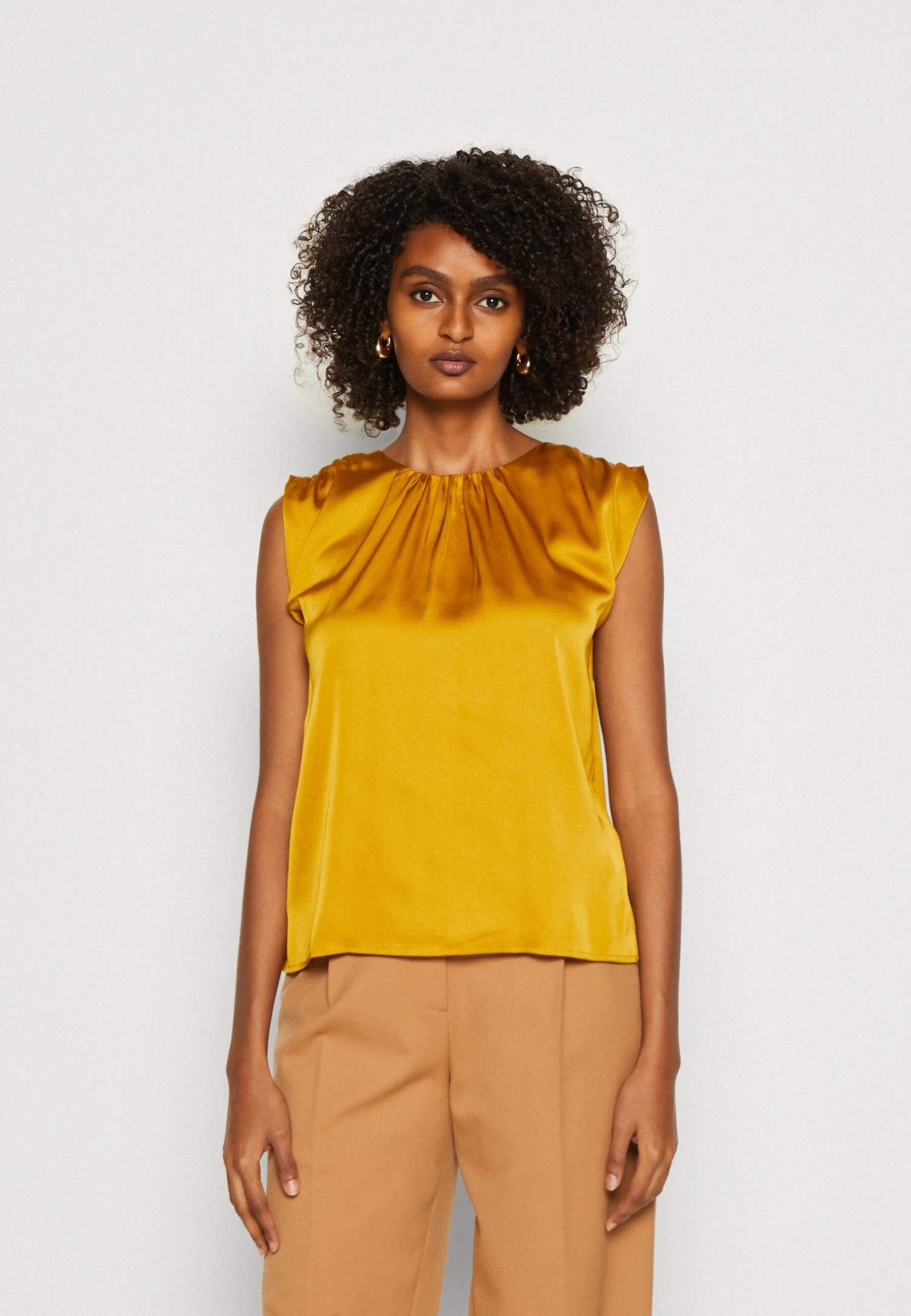 Anna Field Top - Gold-Coloured 1 Anna Field Top - Gold-Coloured
