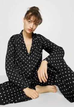 Anna Field Pyjama - Black/Off-White 11 Anna Field Pyjama - Black/Off-White -Anna Field Winkel 3de179e7501f4ce2bb86e225d46c386f