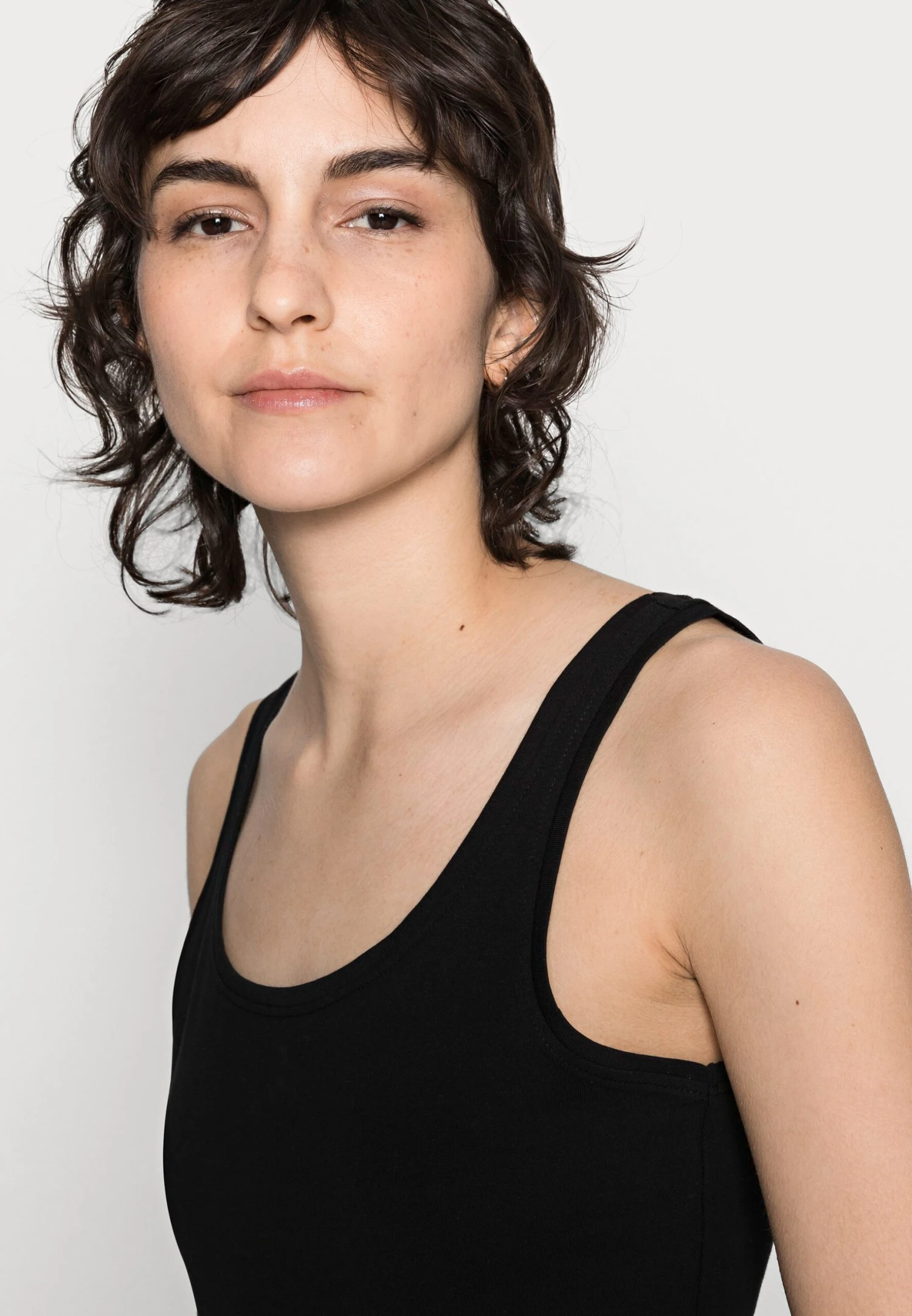 Anna Field Basic Tank 3Er Pack - Top - Black/White /Khaki 5 Anna Field Basic Tank 3Er Pack - Top - Black/White /Khaki - Afbeelding 5