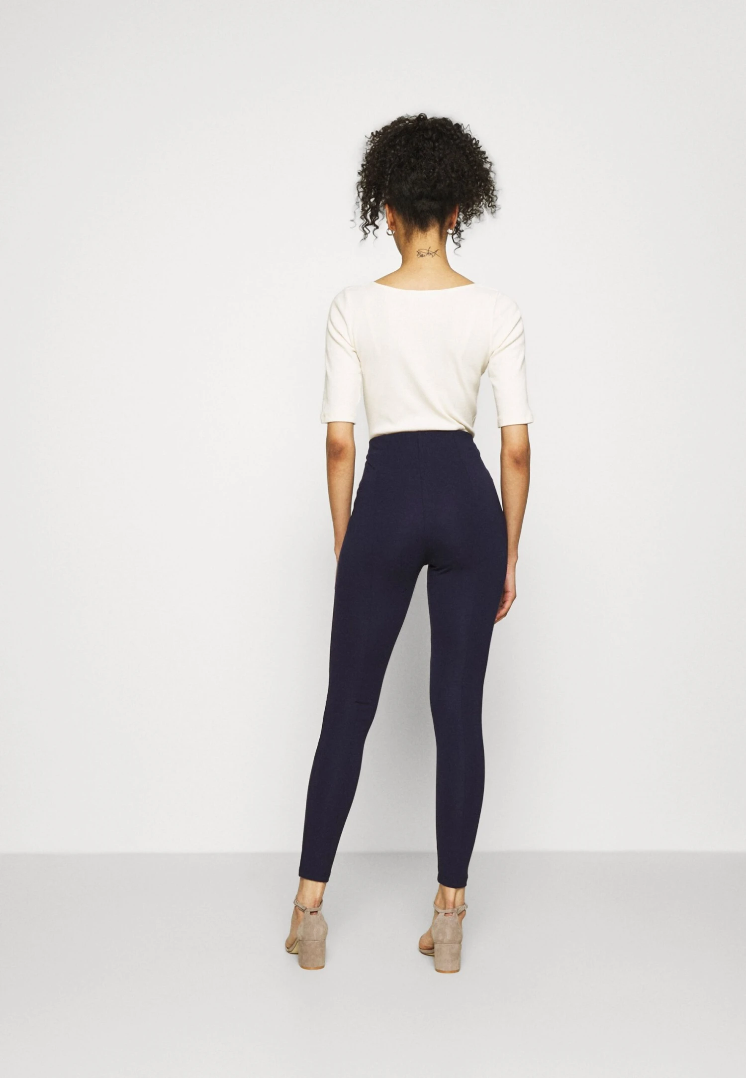 Anna Field Punto Leggings With Button Detail - Legging - Dark Blue 3 Anna Field Punto Leggings With Button Detail - Legging - Dark Blue - Afbeelding 3