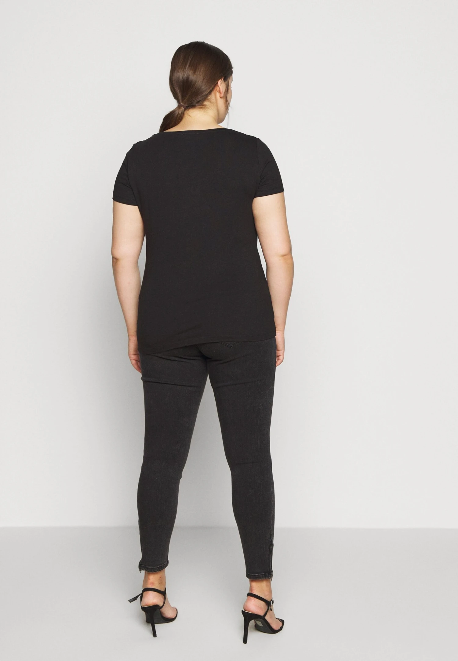 3Er Pack- T-Shirt Basic - White/Black/Dark Grey 4 3Er Pack- T-Shirt Basic - White/Black/Dark Grey - Afbeelding 4