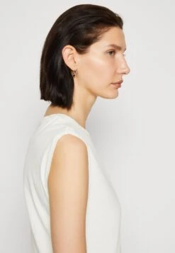 Anna Field T-Shirt Basic - Off-White 9 Anna Field T-Shirt Basic - Off-White -Anna Field Winkel 76c83fff5a7b4b4c88a0a9e3a714eb1e