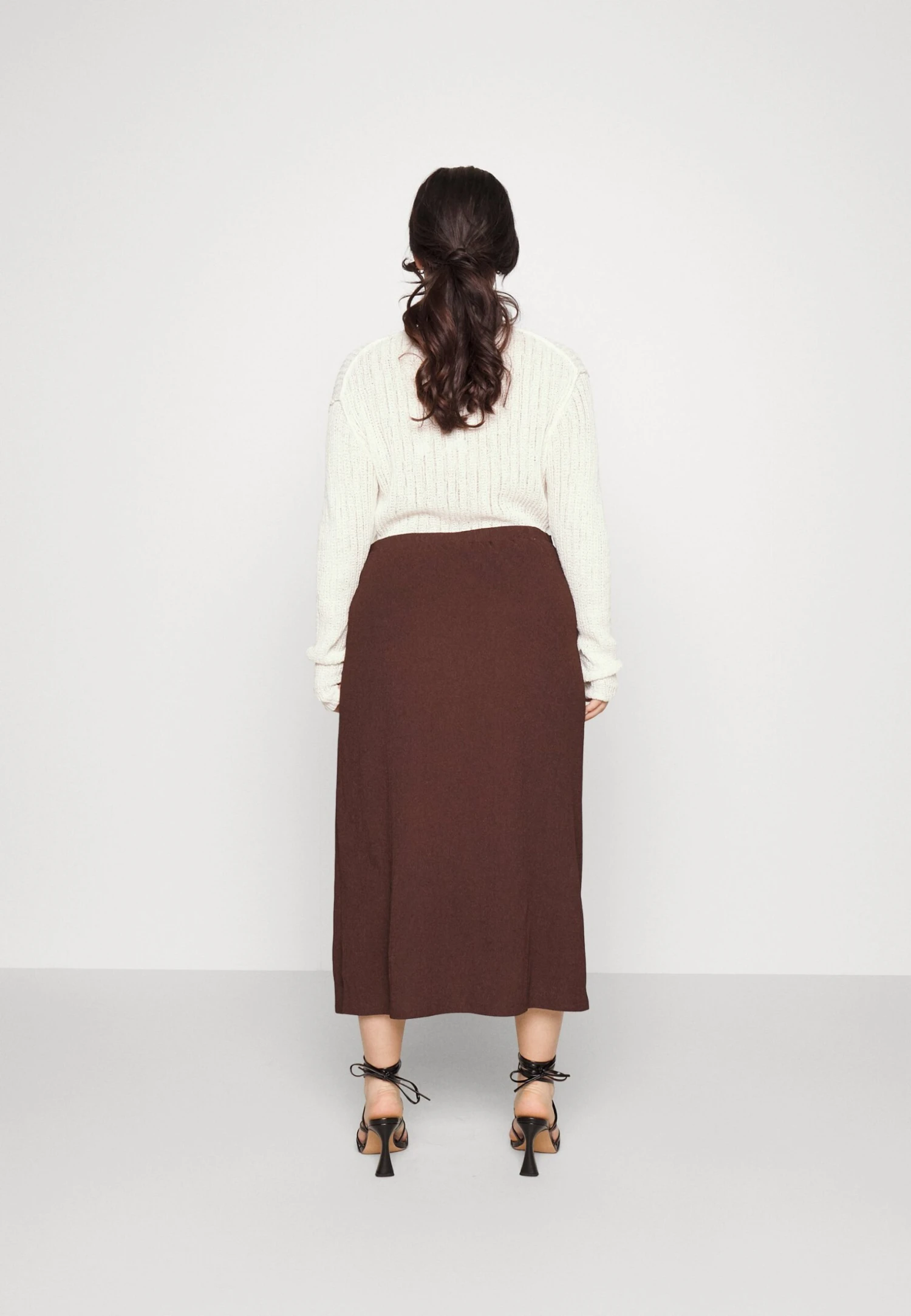 Curvy Textured Sarong Midi Skirt - Wikkelrok - Brown 3 Curvy Textured Sarong Midi Skirt - Wikkelrok - Brown - Afbeelding 3