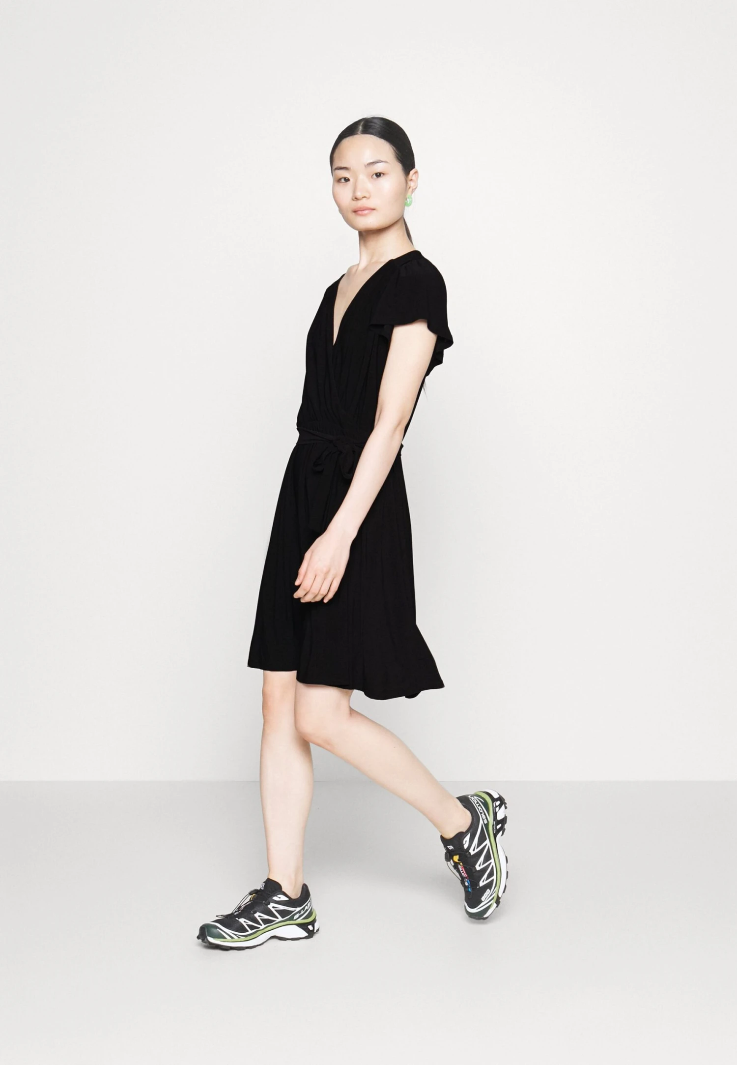 Frilled Cap Sleeves Flared Dress - Jerseyjurk - Black 2 Frilled Cap Sleeves Flared Dress - Jerseyjurk - Black - Afbeelding 2