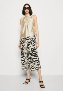 Anna Field Top - Off-White 9 Anna Field Top - Off-White -Anna Field Winkel bcd20fe6cd5d4325a20734e9cac19c4c