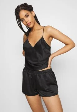 Anna Field Simple Satin Short Set - Pyjama - Black 10 Anna Field Simple Satin Short Set - Pyjama - Black -Anna Field Winkel bf9abd9ea6a24dcb9383c9f8cd7f5605