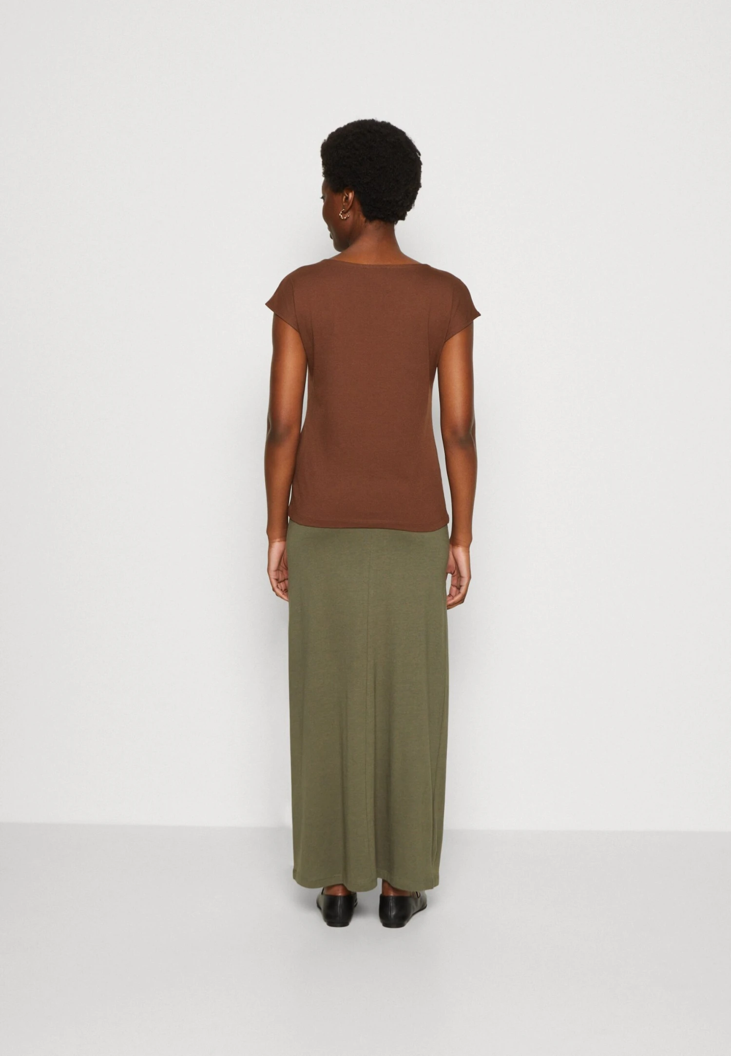 Anna Field T-Shirt Basic - Dark Brown 3 Anna Field T-Shirt Basic - Dark Brown - Afbeelding 3