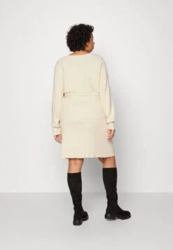 Wrap V Ausschnitt Mini Strickkleid Mit Gürtel - Gebreide Jurk - Off White 7 Wrap V Ausschnitt Mini Strickkleid Mit Gürtel - Gebreide Jurk - Off White -Anna Field Winkel ce2265a5ab814cec9cd1dbedf4a78989