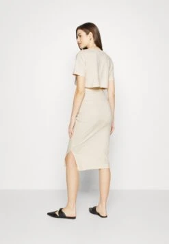 Top Skirt Set - Kokerrok - 003 - Off-White 10 Top Skirt Set - Kokerrok - 003 - Off-White -Anna Field Winkel e18e5be314ef4aa3a17c04f4eaf0f49d