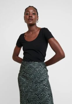 Anna Field 2 Pack- T-Shirt Basic - Black 8 Anna Field 2 Pack- T-Shirt Basic - Black -Anna Field Winkel f8f858ed20b24789b8019797588fb528